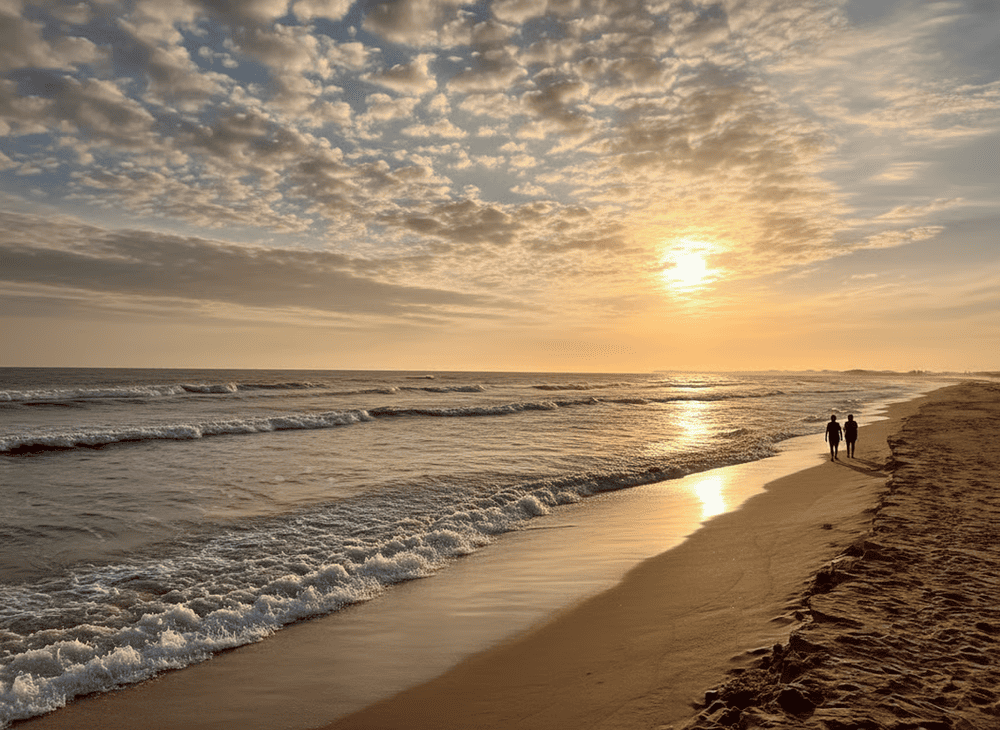Bình minh trên biển Cam Bình